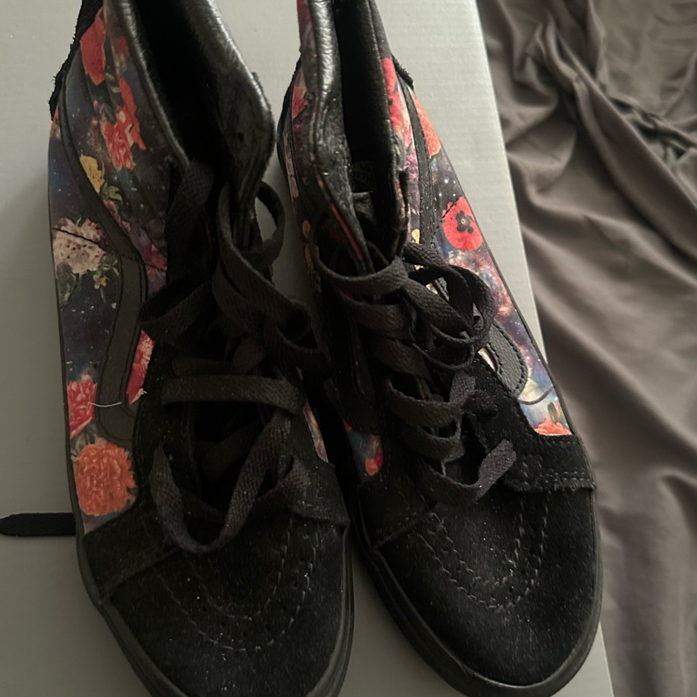 Vans - Picture 2 of 2